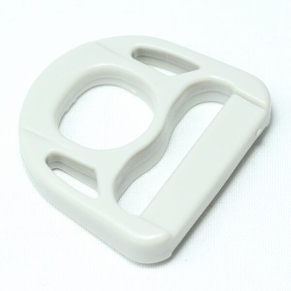 Plastic D Ring buckle for attaching hooks for removable straps in messenger and duffel bags