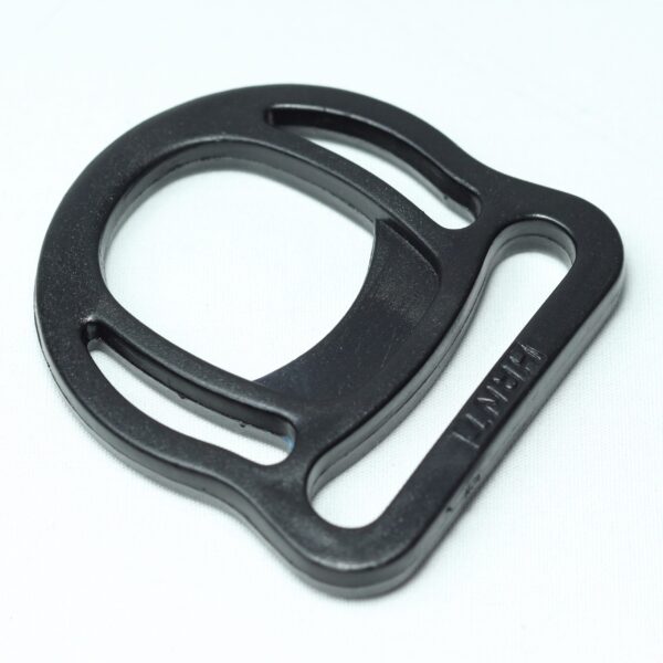 Plastic D Ring buckle for attaching hooks for removable straps in messenger and duffel bags