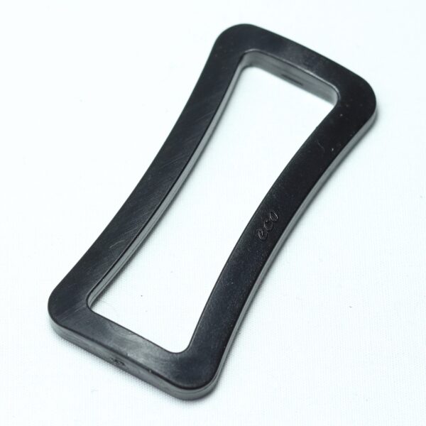 Plastic loop buckle with concave feature